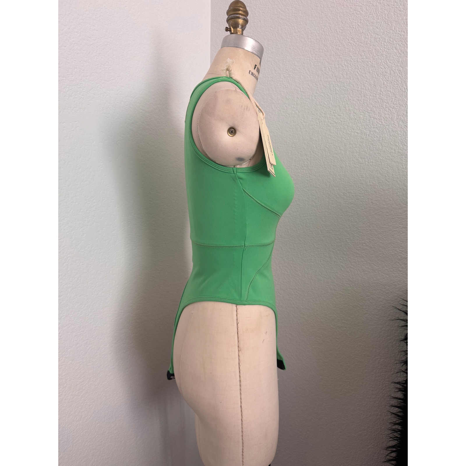 The Giving Movement | Nwt Sustainable Bodysuit Kelly Green Size Small Uae Brand — image 2 of 8